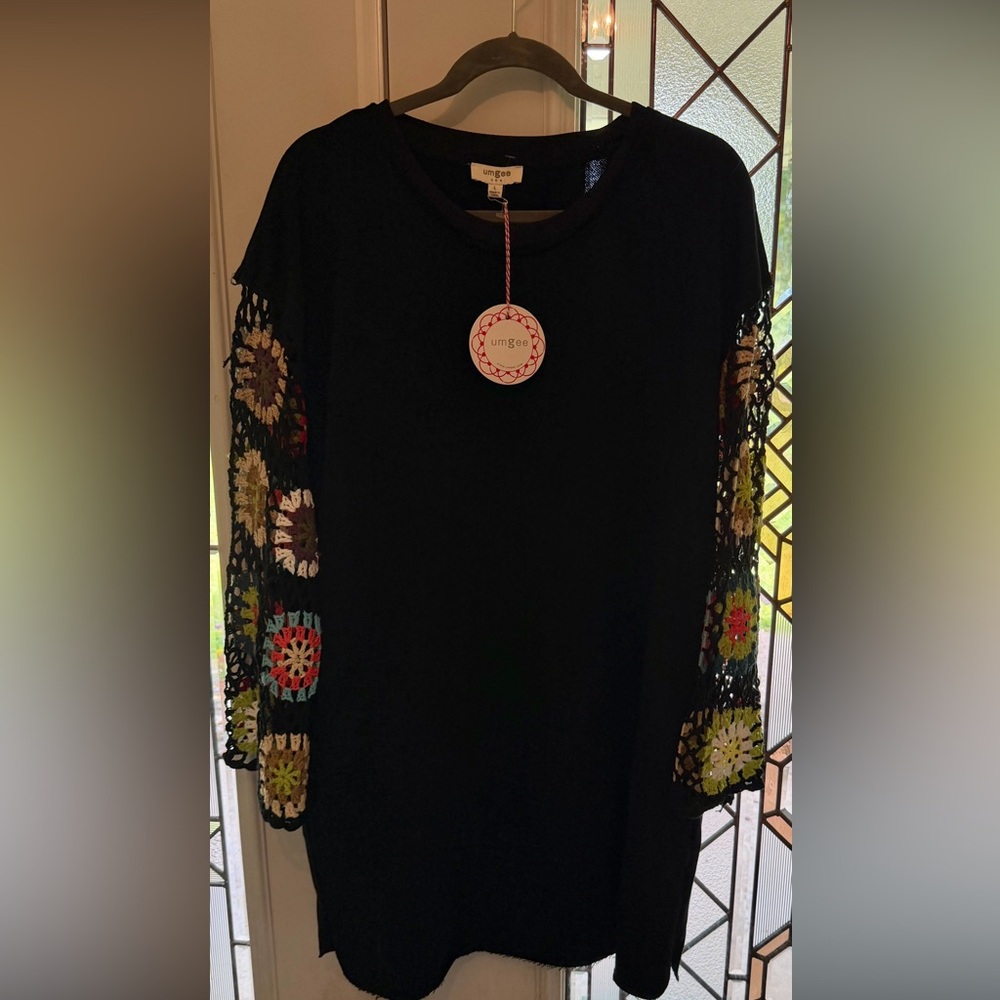 Umgee JET Black dress with GRANNY SQUARE Crochet Sleeve Size LG. NWT 1/2 price